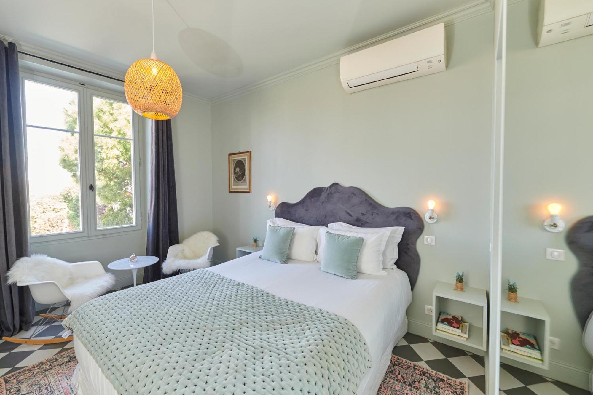 Boutique Hotel Chateau Beaupin Restaurant & Wellness Marseille Room photo